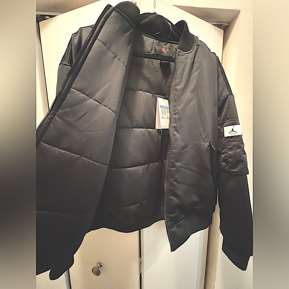 *Brand New With Tags* Nike Air Jordan Woman’s Puffer Jacket.
